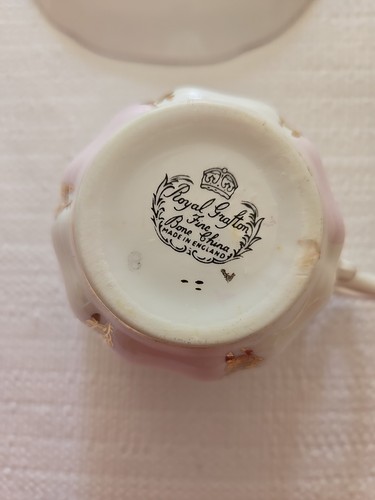 Tazza da tè e piattino Royal Grafton England Fine Bone China giallo rosa vintage - Foto 7 di 24