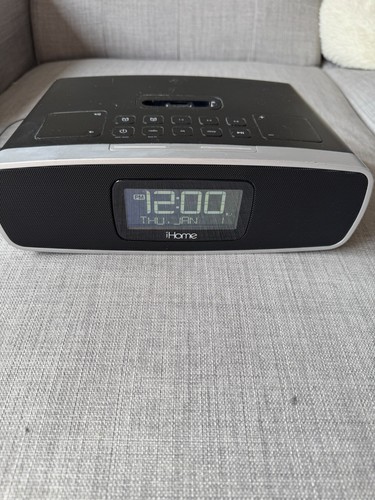iHome iP90 Dual Alarm Clock Radio AM/FM Presets & Dock for iPod and iPhone - Picture 4 of 9