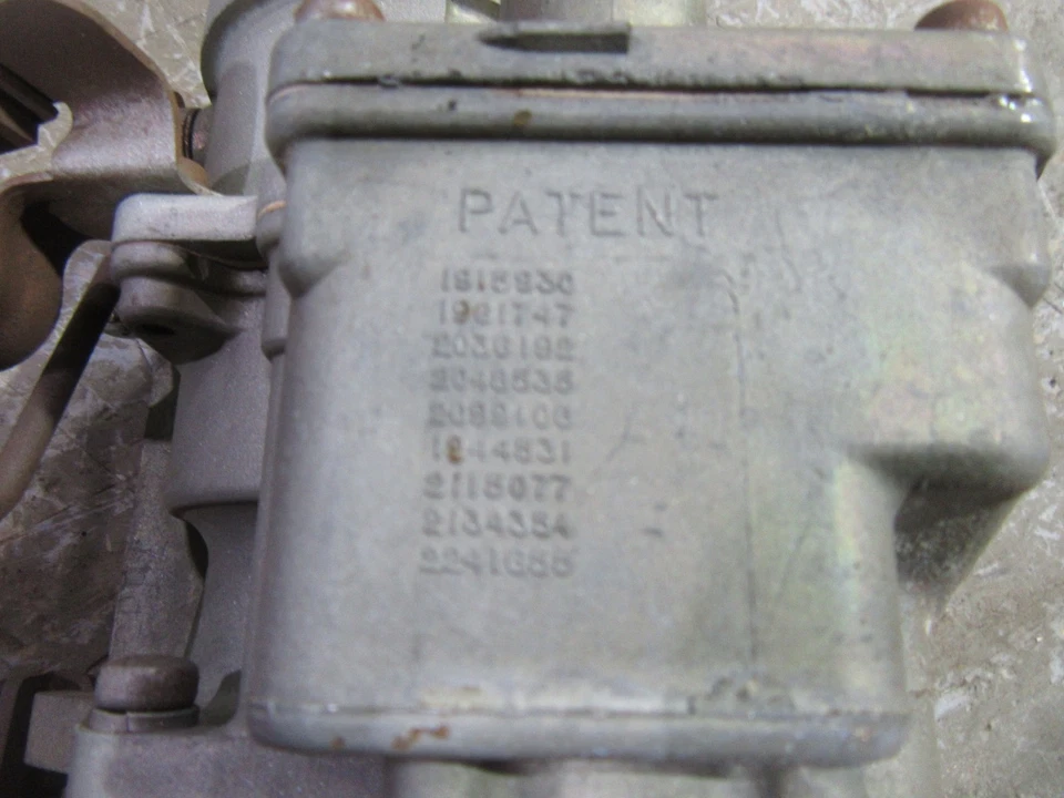 Chevrolet Styleline Fleetline 1949-1952 carburador motor 216 núcleo Carter Foto 2 de 4