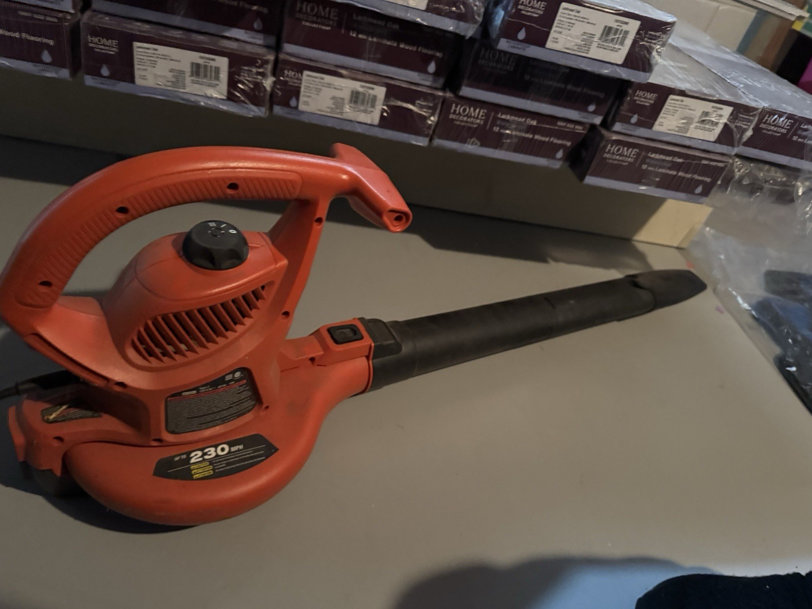 BLACK+DECKER LB700 7Amp Electric Leaf Blower
