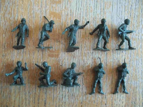 1963 MARX  D-Day Playset 10 (of 16) flat green Marines