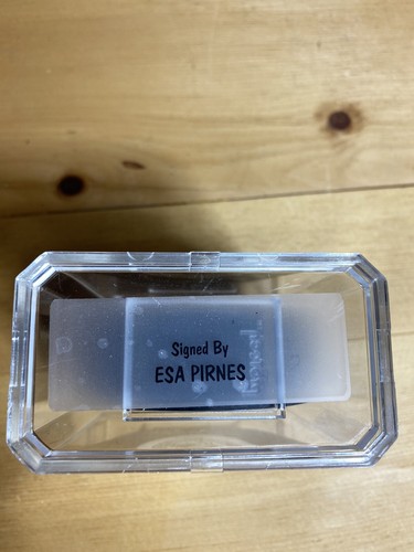 NHL LA Kings Hockey puck Esa Pirnes SIGNED - Picture 3 of 6