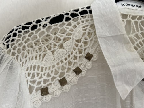 Roommates Women's White Button Down Tie Front Cold Shoulder Shirt Size Small - Picture 3 of 13