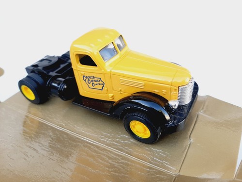 1/43 o scale ERTL 1947 International KB-12 Crouse Cartage prime mover truck - Picture 6 of 8
