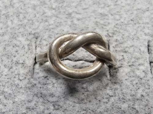GRANDMA GRABE'S BEAUTIFUL VINTAGE STERLING SILVER KNOT 2.4G RING SIZE 3.5
