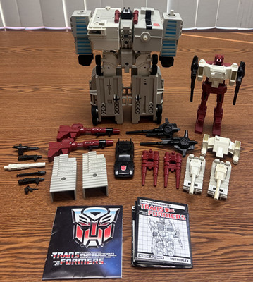 4th Party Transformers G1 Metroplex With two tanks and many mini guns
