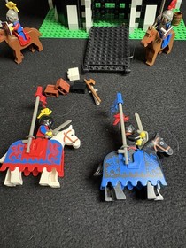 Lego 6085 Castle Black Knights Black Monarch's Castle Knights Knights Castle 1988 P2