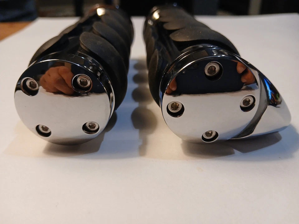 Empuñaduras de manillar de 1" 25 mm para Harley Softail Electra Road Glide King V-Rod Foto 2 de 4