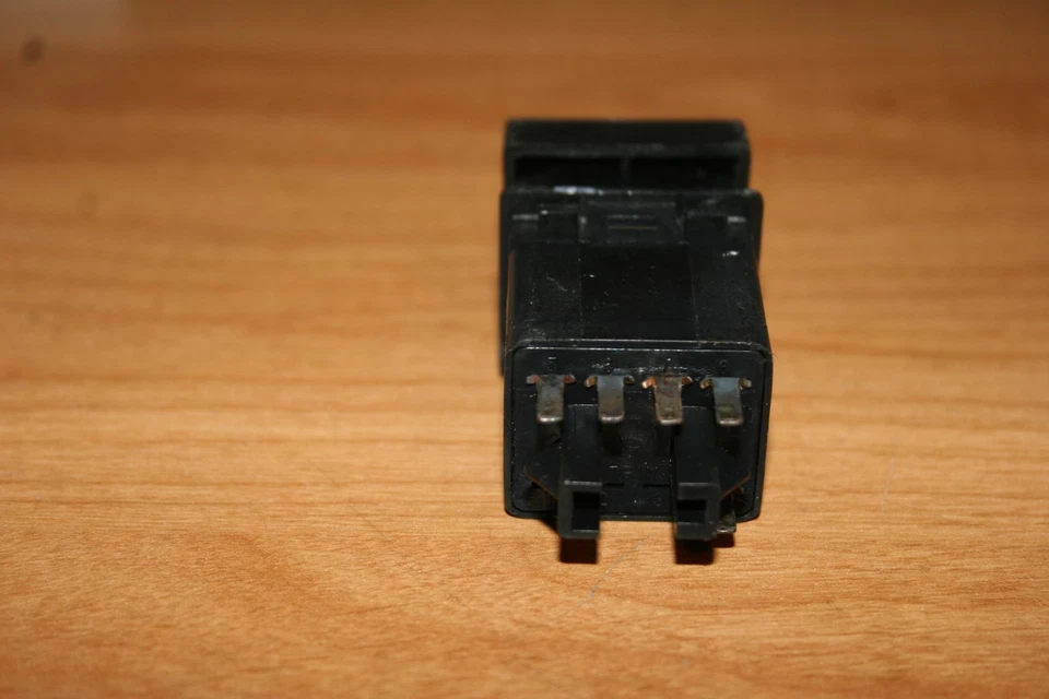 Interruptor pulsador descongelador ventana trasera clásico Saab 900 Turbo 1986-1994 Foto 2 de 2