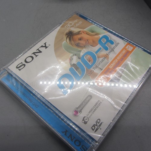 Sony Handycam DCR-DVD202E Handheld Mini DVD Camcorder Silver Tested - Picture 2 of 11