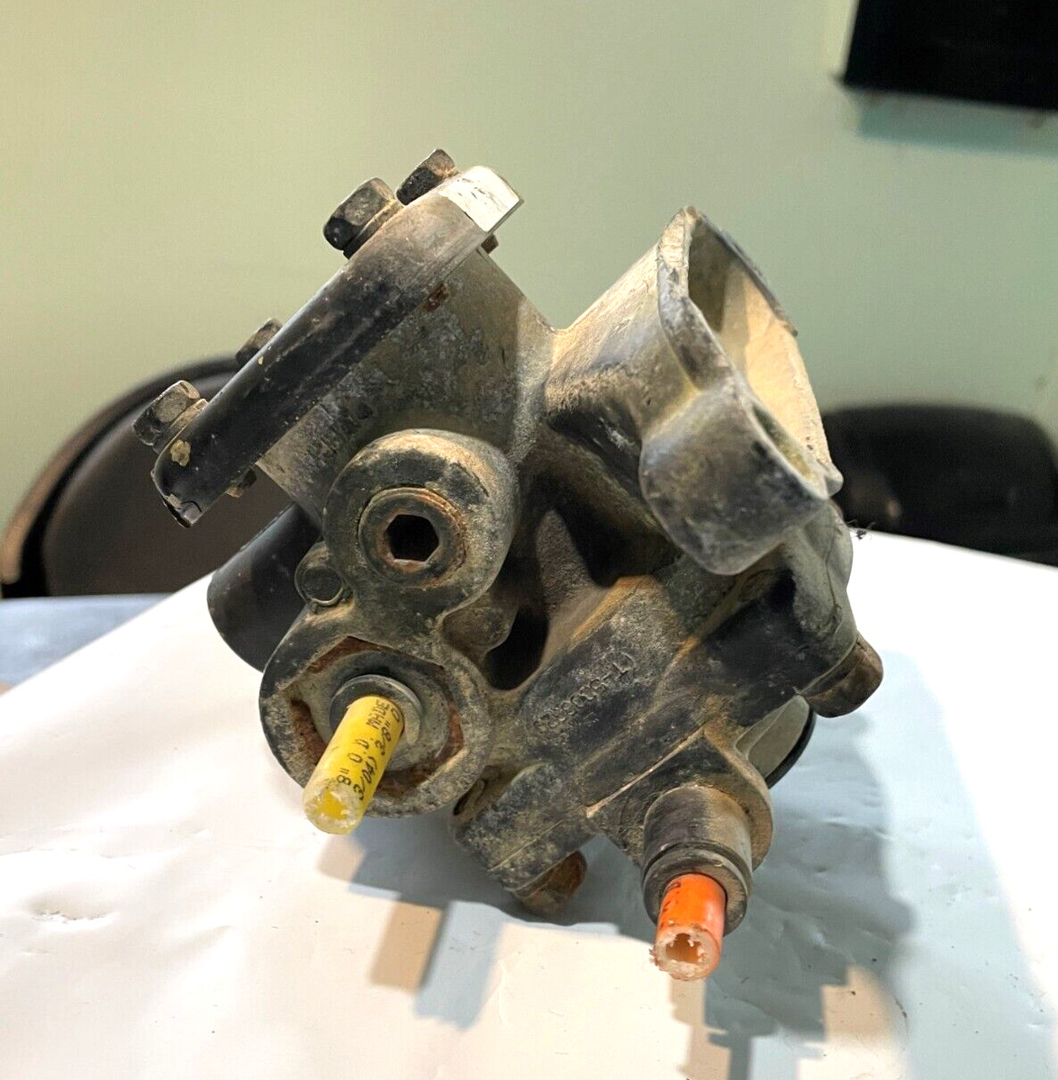 BENDIX RELAY VALVE T-5008328, T-5008329 | eBay 