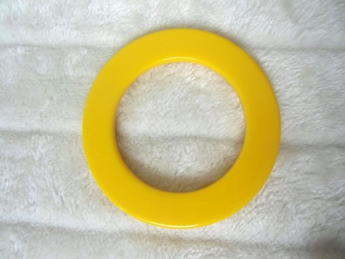 Bracelet bangle résine haut fin jaune années 60 sixties rétro vintage pinup - Imagen 4 de 4