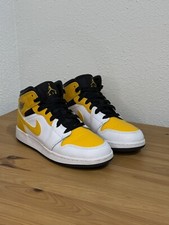 Nike Air Jordan 1 Mid University Gold size 5Y