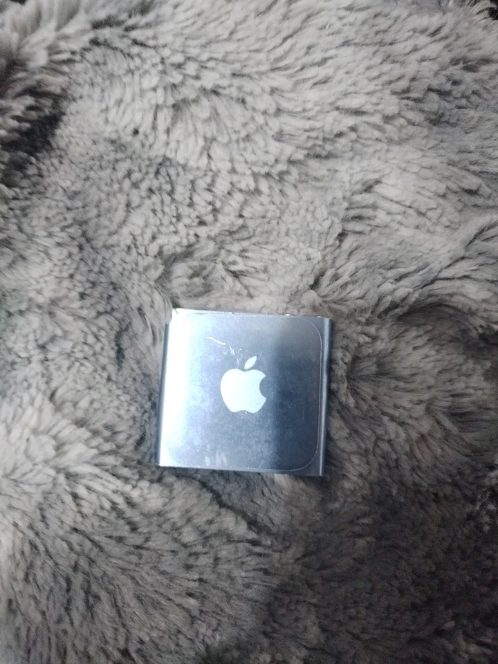 Apple iPod nano 6th Generation 8GB - Silver (MC525LL/A) - Image 2 of 3