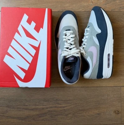 BASKET NIKE AIR MAX 1 OBSIDIAN LILAC BLOOM - Photo 1/4