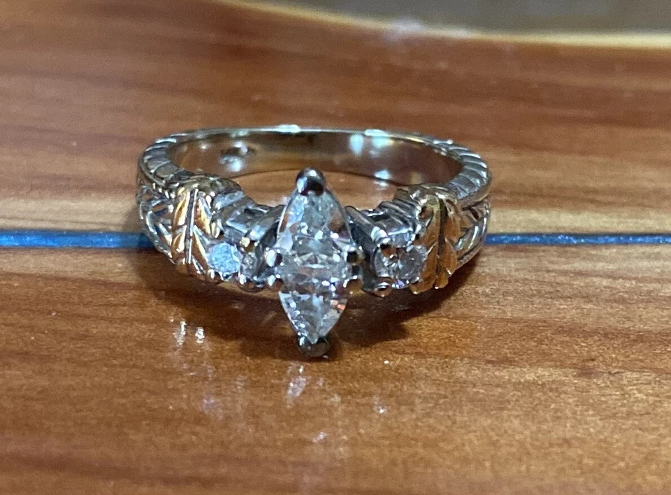 Conjunto de boda y alianza de oro amarillo/blanco 14K 2,0 quilates totales para damas talla 7 Foto 2 de 4