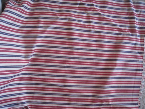 Ombrellone ROSSO BIANCO E BLU a righe 106" lungo per circa 56" di larghezza - Foto 2 di 3