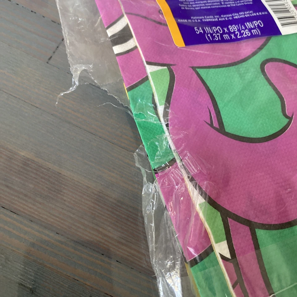Antiga Capa de Toalha de Mesa de Aniversário Hallmark Barney the Dinosaur-1996 NOVA-54” X 89” - Imagem 4 de 4