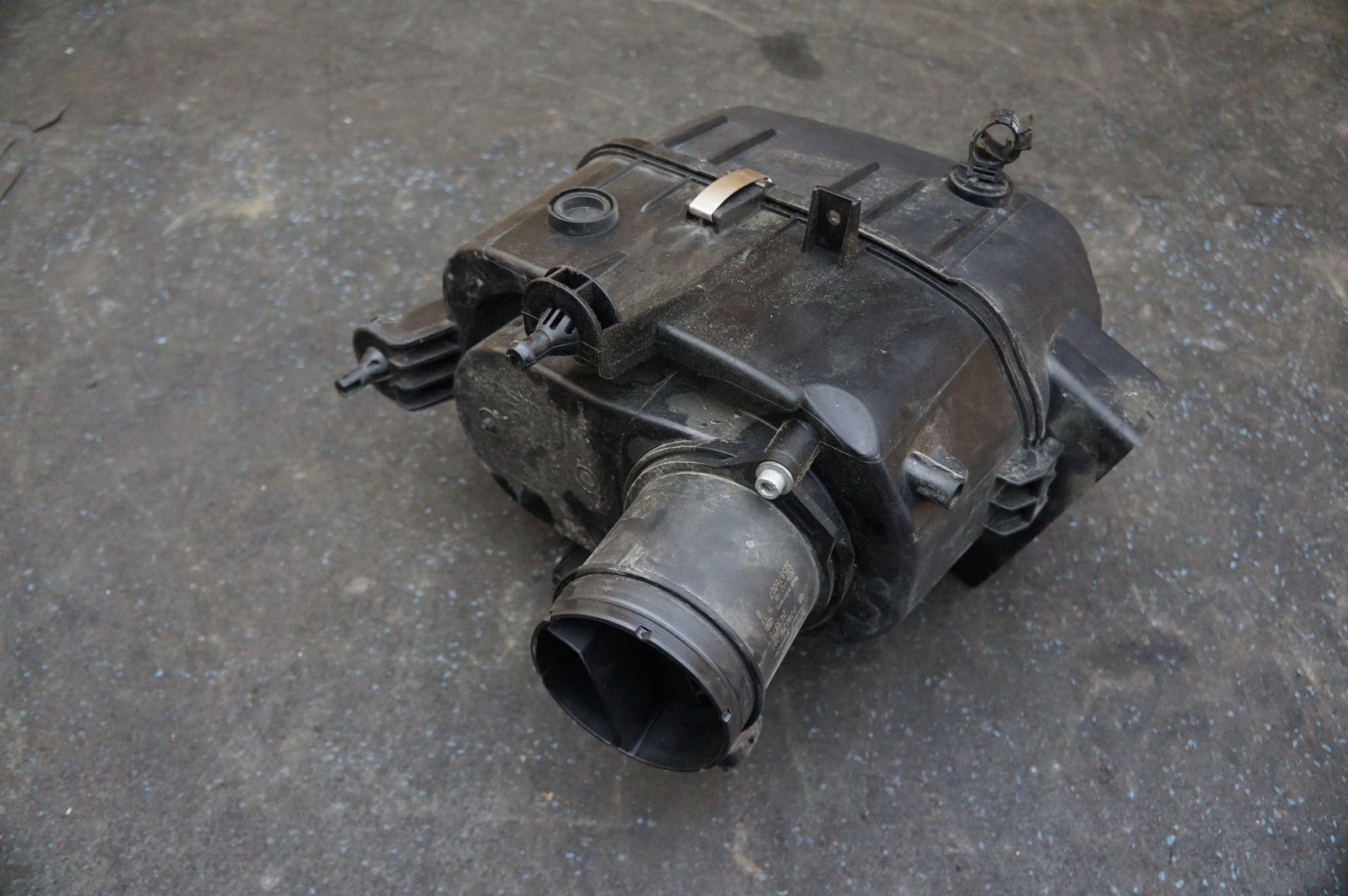 Maserati Ghibli 2014-2017 Left Air box top P/N 670005844