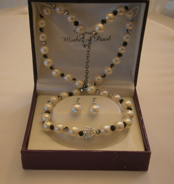 KOHL'S 60 GENUINE PEARL NECKLACE & PIERCED EARRINGS CRYSTAL BALL
