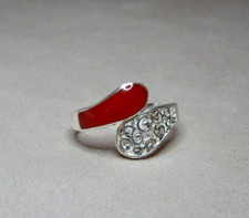 VINTAGE STERLING SILVER AND RED CORAL RING      2831
