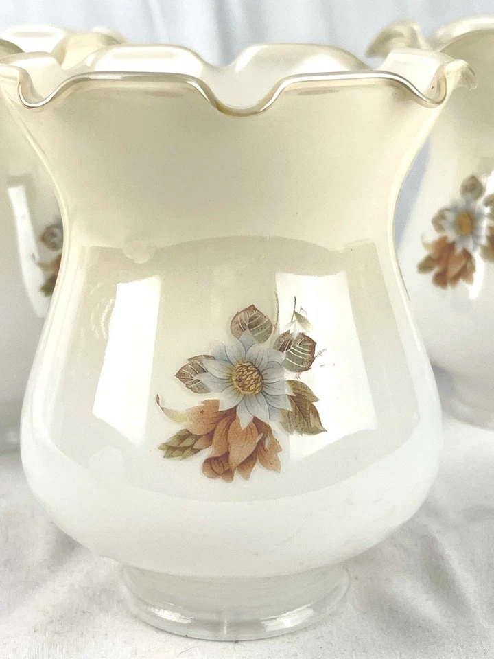 (Paquete de 3) Vidrio de tono claro con forma floral con diseño de flores, marrón/blanco, montaje de 2" de colección Foto 3 de 4