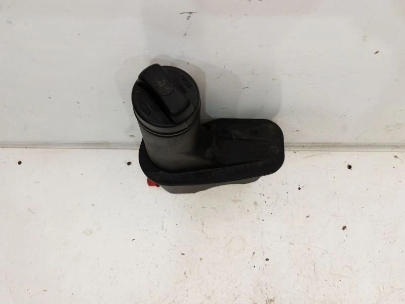 1997 Volkswagen Jetta (1.9L / TDI) Power Steering Reservoir — 第 2/4 张图片