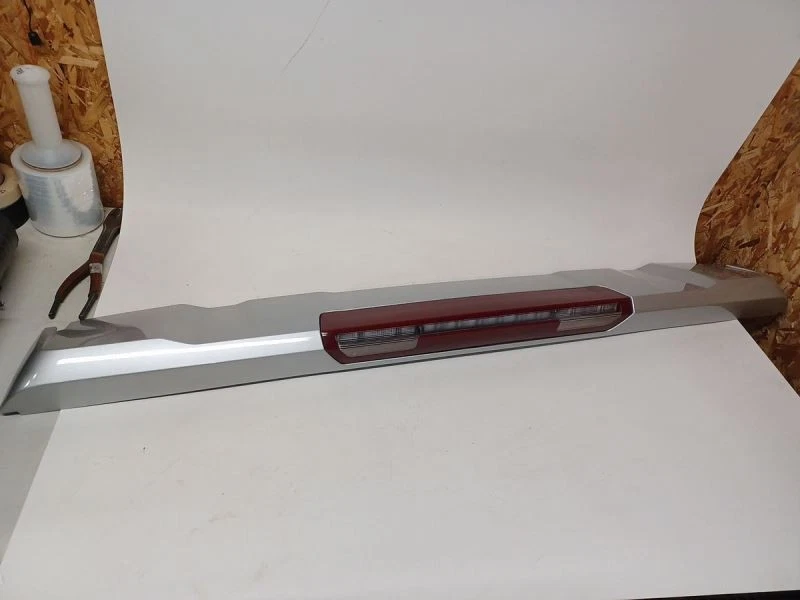 Alerón trasero plateado 85616713 con luces para 2024 Silverado 2500 sin cámara 2877782 Foto 3 de 4