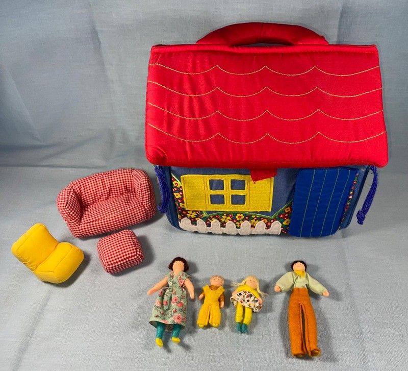 HearthSong Soft Fabric Dollhouse with Halfpenny Family of Dolls & Furniture 2002