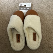 Woman  s Isotoner Slippers M 7 1/2-8 New On Hanging Tag