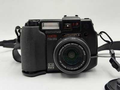 Olympus CAMEDIA C-5050 Zoom 5.0MP Digital Camera Powers On