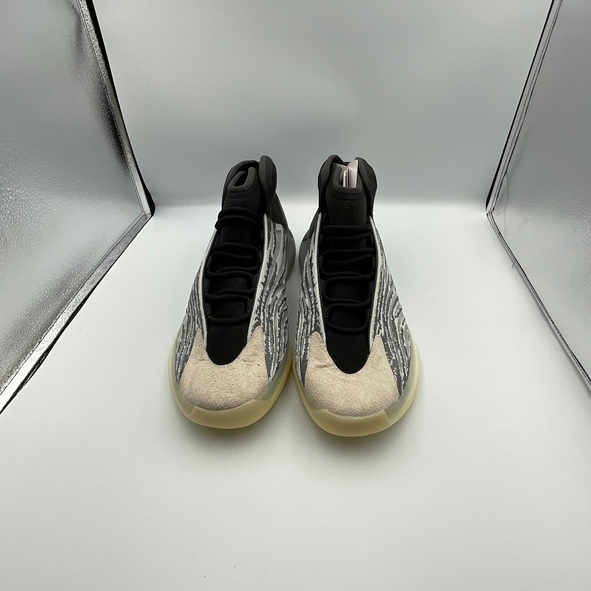 Adidas Yeezy QNTM Quantum Lifestyle Model Q46473