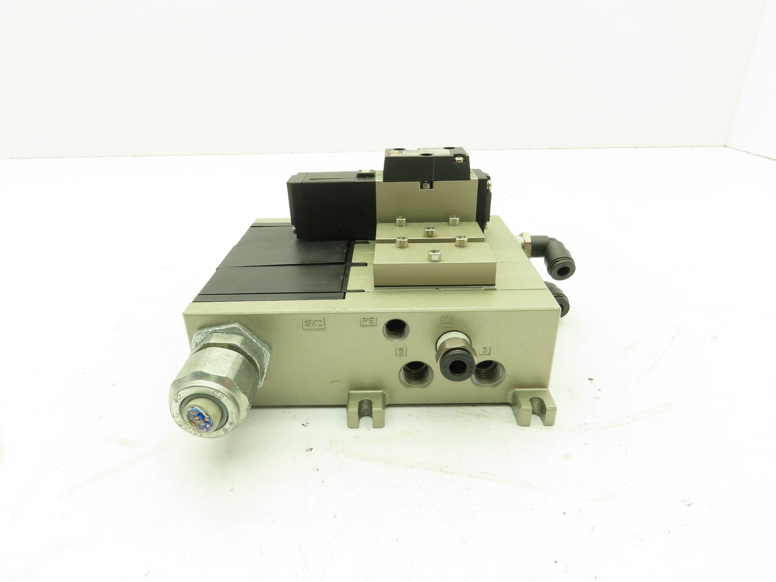 SMC VFR2100-5FZ Pneumatic Air Directional Control Spool Valve Manifold 24VDC