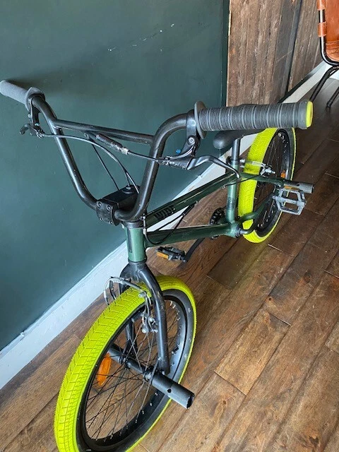 DECATHLON B TWIN WIPE 500 BMX STUNT BIKE GREEN 20