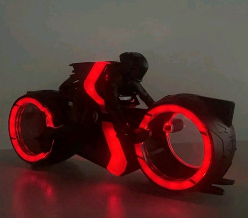 Tron Ares LED Light Cycle Popcorn Eimer Regal Kinos Vorverkauf Versand 17. Oktober 2025 - Bild 5 von 9