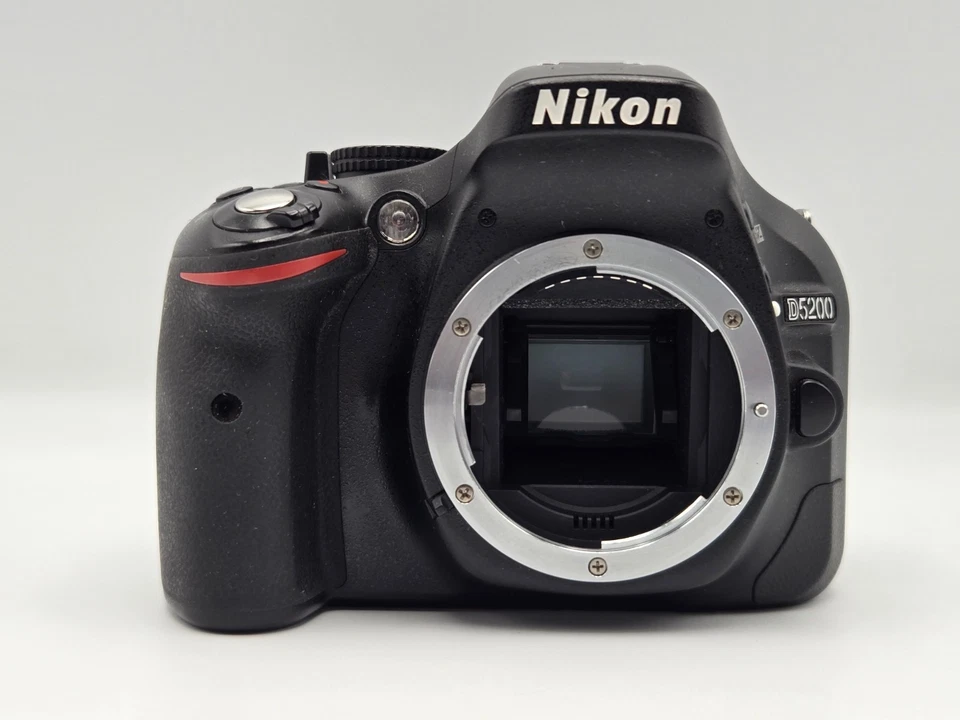 [MINT / 24K shots] Nikon D5200 Digital SLR Camera + 18-55mm Lens Kit From Japan - Image 4 of 4