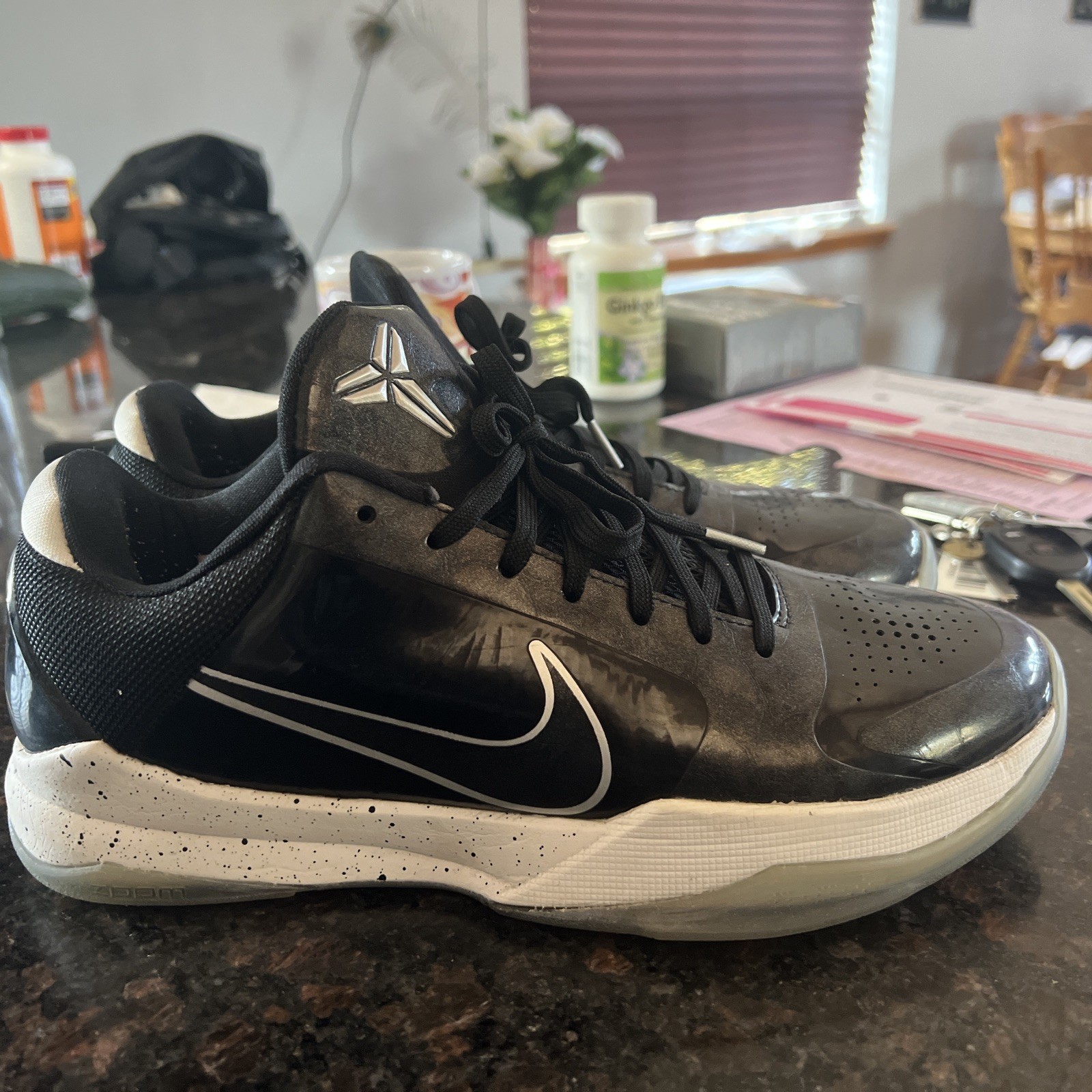 Kobe V IV Size 9.5 43 Limited Edition Basketball Shoes