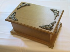 Spieluhr mit Schweizer Plattenmusikwerk Thorens aus den 60 Jahren mit 10 Platten