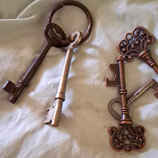 Vintage Decorative Skeleton Key Lot .