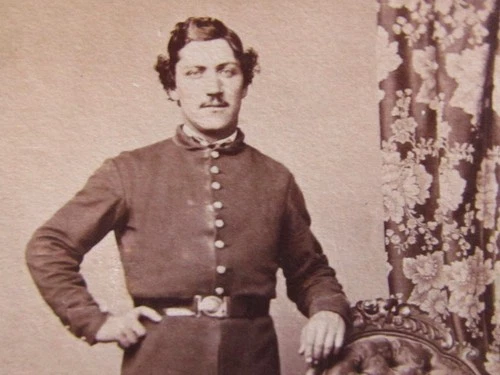 Civil War soldier with round belt buckle in Philadelphia cdv photograph