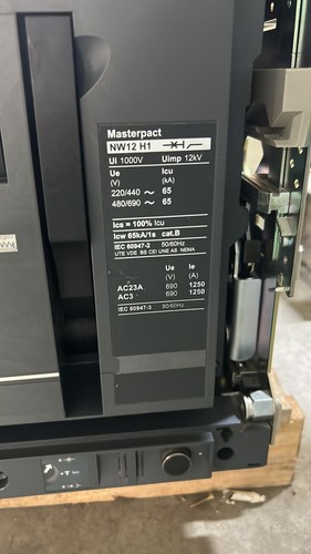 Disyuntor de aire Schneider NW12H1 reacondicionado 1250A 3P, tipo de extracci... - Imagen 3 de 8