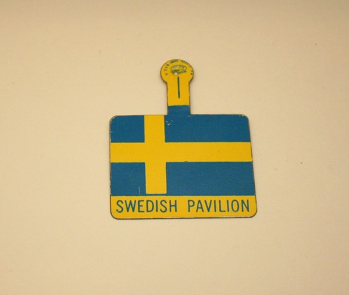 1964 1965 New York Worlds Fair Swedish Pavilion Tin Litho Tab Button Pin NOS New - Picture 4 of 4