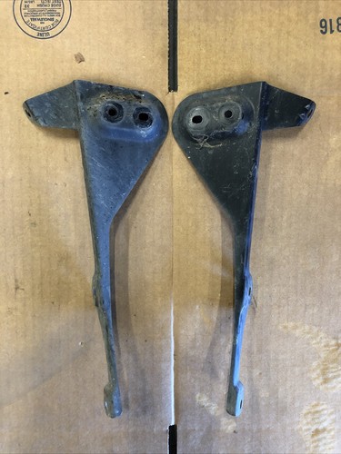 03-07 Infiniti G35 Fender Bracket Set 63867AM600 - Picture 2 of 2