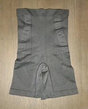NWOT WOMENS HIGH-RISE SHAPEWEAR SHORTS SIZE S