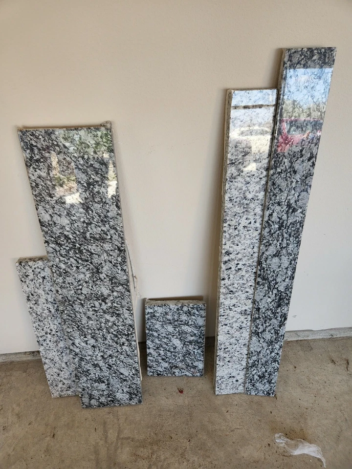 3件黑白花岗岩上衣,带底座下白色椭圆形水槽和杂项 — 第 3/4 张图片