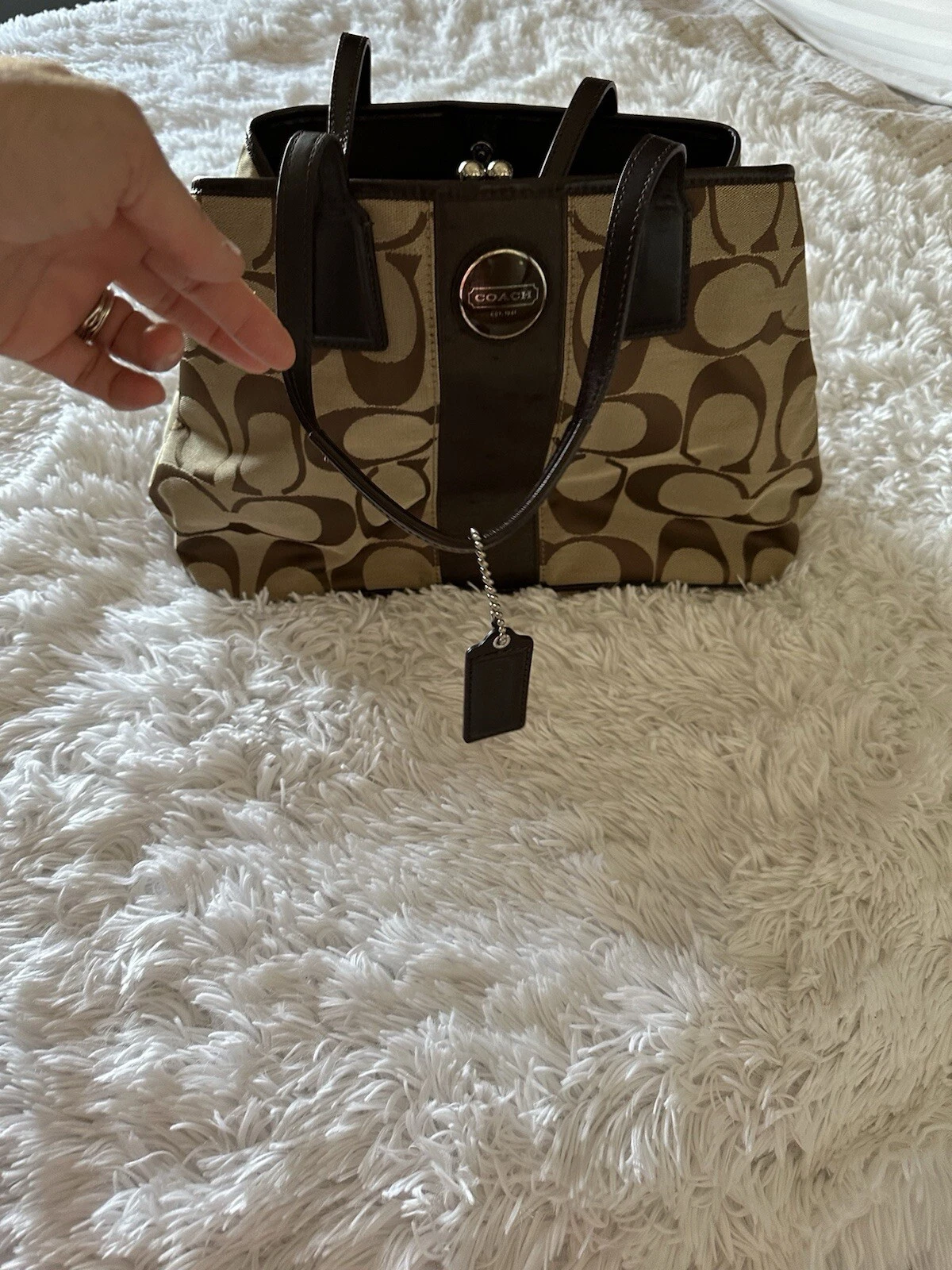 Borsa a mano Coach firmata a righe con cornice a quadri F17424 SKHMA kaki mogano