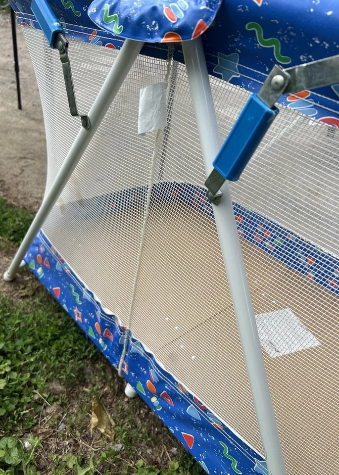 Vintage Cosco mesh sided foldable playpen 1980s retro blue print 40 x 26 - Image 3 of 4