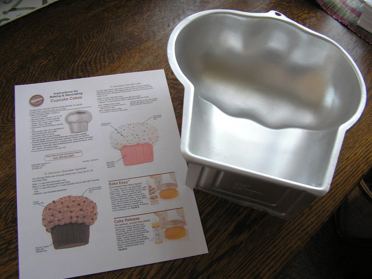 Wilton 2005 LARGE CUPCAKE w/ Variations Cake Pan Mold #2105~3318 w/  Instructions