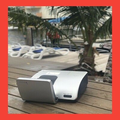 Promethean EST-P1 Ultra Short Throw Projector PC 3D NEW LAMP(1 Year warranty)
