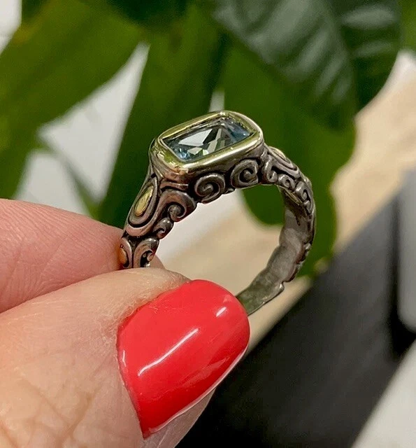 ANILLO JOHN HARDY TOPACIO AZUL PLATA ESTERLINA 925/18K YG GRABADO DETALLES PERGAMINO Foto 3 de 4